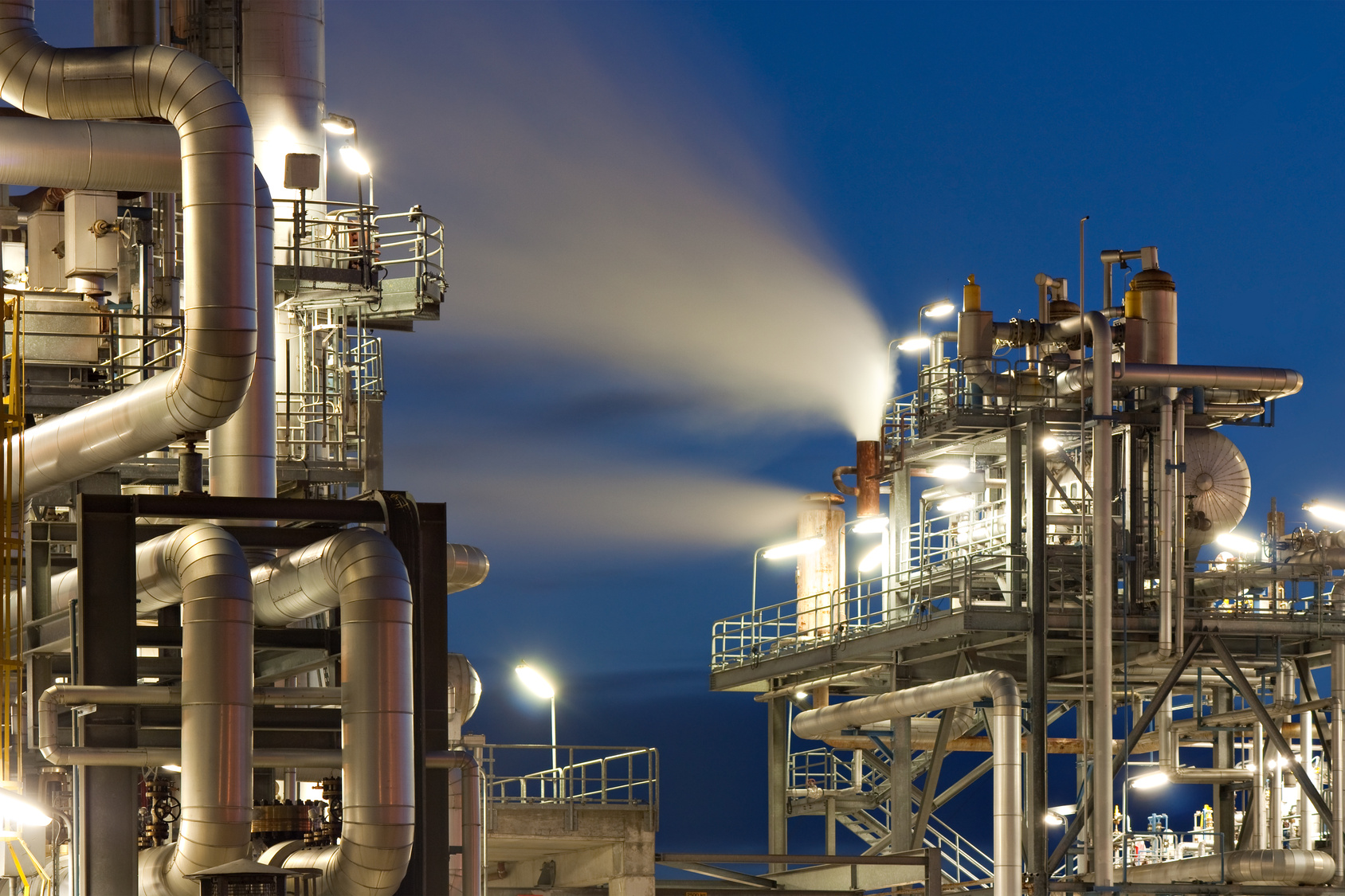 Raffinerie bei Nacht